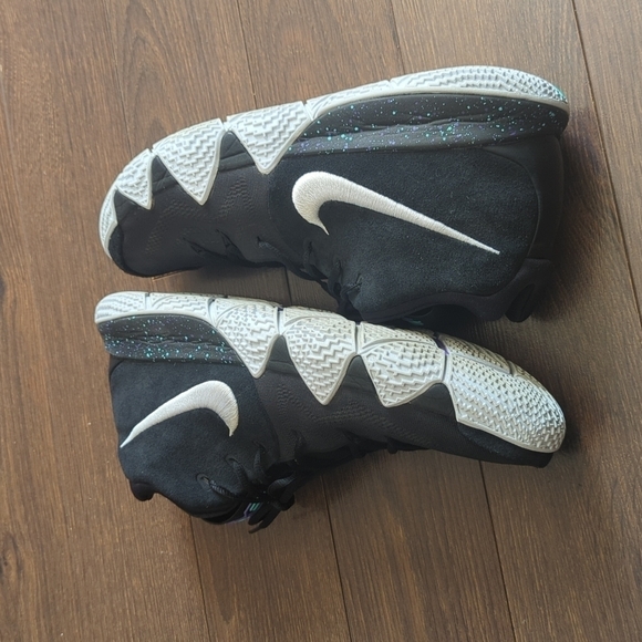 Nike Kyrie 4 NCAA 943806-002 Black Basketball Shoes Sneaker - Picture 9 of 11